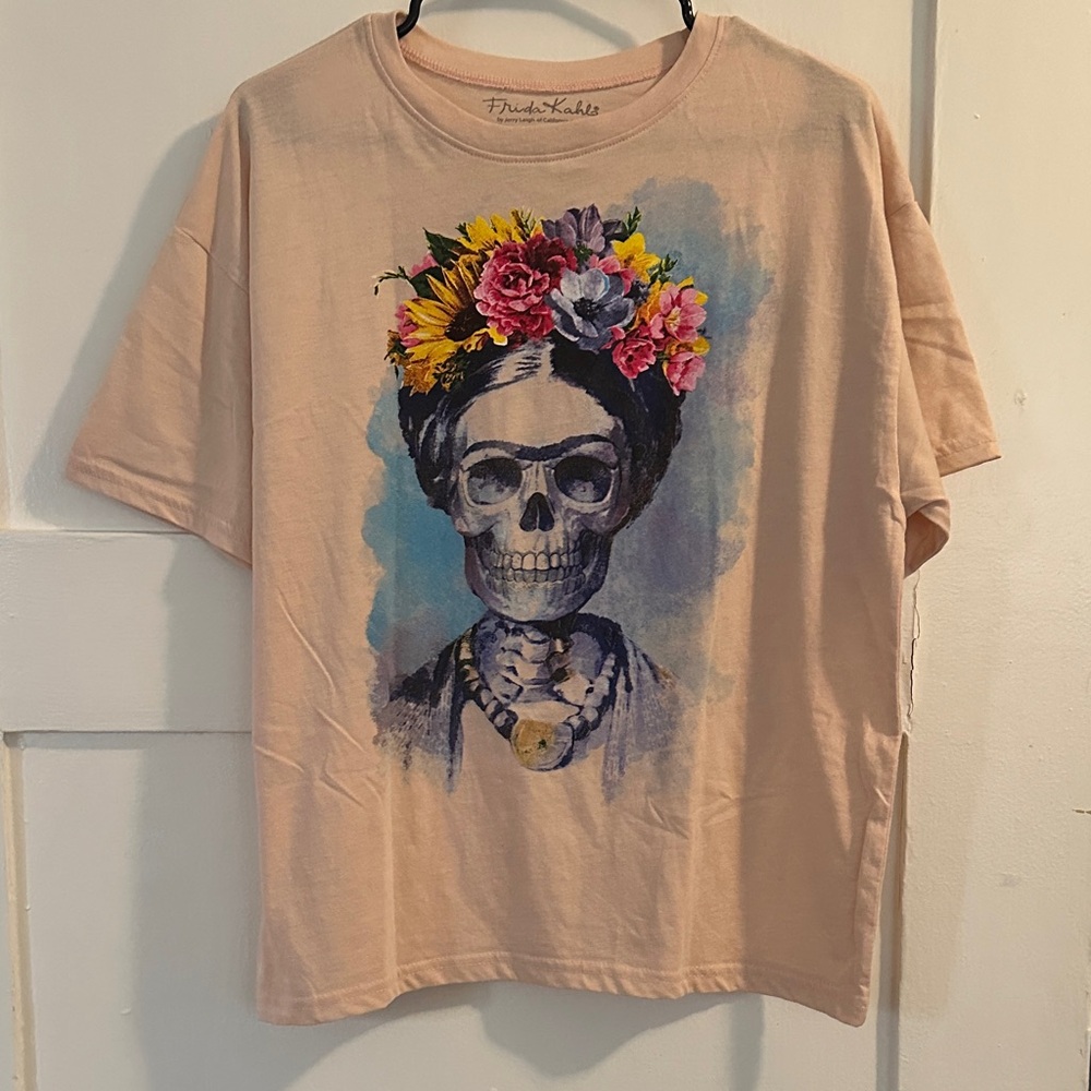 Frida Kahlo Graphic Tee with Floral Skull Design